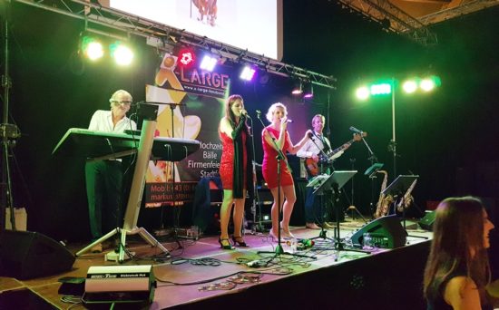Ob in Bayern, Passau, Hausruckviertel, Innviertel oder Mühlviertel, X-Large das Trio aus Oberösterreich sorgt für gute Unterhaltung mit qualitativer Hochzeitsmusik.