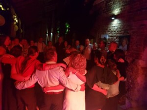 X-Large die Hochzeitsmusik und Hochzeitsband aus Oberösterreich spielt zahlreiche Bälle, Hochzeiten, Firmenevents, Galas, Silvestergala auch in OÖ, Innviertel, Hausruckviertel, Salzkammergut, Linz, Oberösterreich, Mühlviertel, Niederösterreich, Salzburg, Bayern, Passau und Tirol
