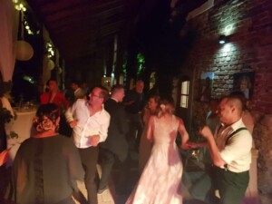 X-Large die Hochzeitsmusik und Hochzeitsband aus Oberösterreich spielt zahlreiche Bälle, Hochzeiten, Firmenevents, Galas, Silvestergala auch in OÖ, Linz, Hausruckviertel, Salzkammergut, Innviertel, Oberösterreich, Mühlviertel, Niederösterreich, Salzburg, Bayern, Passau und Tirol