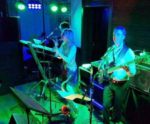 X-Large die Hochzeitsmusik und Hochzeitsband aus Oberösterreich spielt zahlreiche Bälle, Hochzeiten, Firmenevents, Galas, Silvestergala auch in OÖ, Hausruckviertel, Salzkammergut, Oberösterreich, Mühlviertel, Niederösterreich, Salzburg, Bayern, Niederbayern, Passau und Tirol