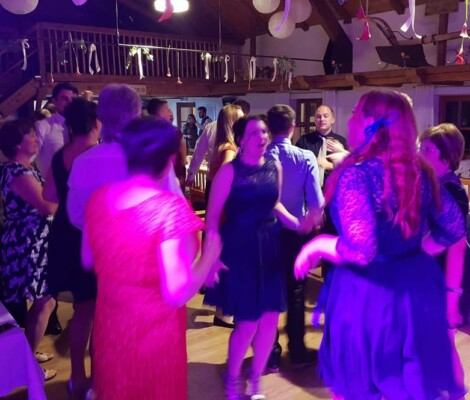 Partystimmung bei einer Hochzeit mit X-Large, der Hochzeitsband und Hochzeitsmusik aus Oberösterreich