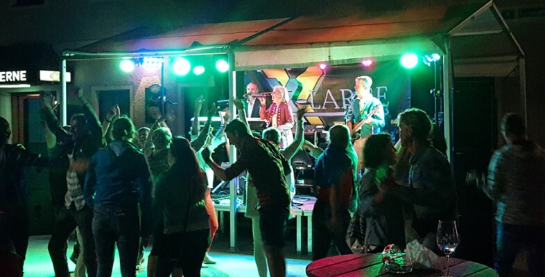 X-Large die Hochzeitsmusik und Hochzeitsband aus Oberösterreich spielt zahlreiche Bälle, Hochzeiten, Firmenevents, Galas, Silvestergala auch in OÖ, Hausruckviertel, Salzkammergut, Oberösterreich, Mühlviertel, Niederösterreich, Salzburg, Bayern, Niederbayern, Passau und Tirol