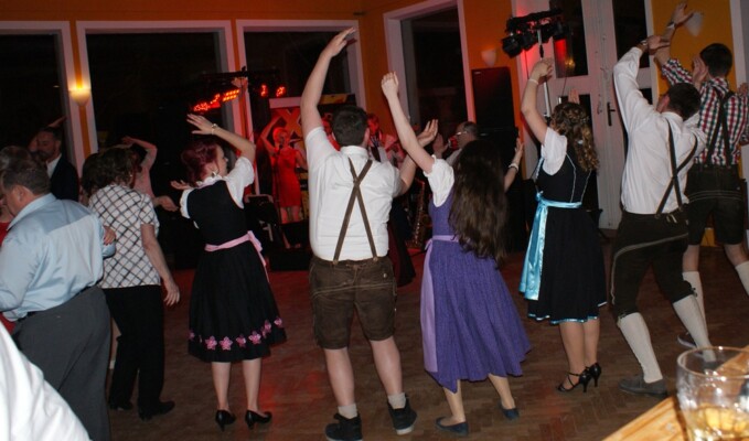 Tolle Hochzeitsstimmung mit der Hochzeitsband X-Large, dem Trio aus Oberösterreich.