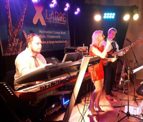 X-Large die Hochzeitsmusik und Hochzeitsband aus Oberösterreich spielt zahlreiche Bälle, Hochzeiten, Firmenevents, Galas, Silvestergala auch in OÖ, Hausruckviertel, Salzkammergut, Oberösterreich, Mühlviertel, Niederösterreich, Salzburg, Bayern, Niederbayern, Passau und Tirol