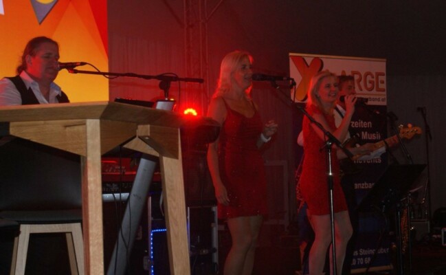 X-Large die Hochzeitsmusik und Hochzeitsband aus Oberösterreich spielt zahlreiche Bälle, Hochzeiten, Firmenevents, Galas, Silvestergala auch in OÖ, Hausruckviertel, Salzkammergut, Oberösterreich, Mühlviertel, Niederösterreich, Salzburg, Bayern, Passau und Tirol