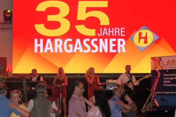 X-Large die Hochzeitsmusik und Hochzeitsband aus Oberösterreich spielt zahlreiche Bälle, Hochzeiten, Firmenevents, Galas, Silvestergala auch in OÖ, Hausruckviertel, Salzkammergut, Oberösterreich, Mühlviertel, Niederösterreich, Salzburg, Bayern, Passau und Tirol
