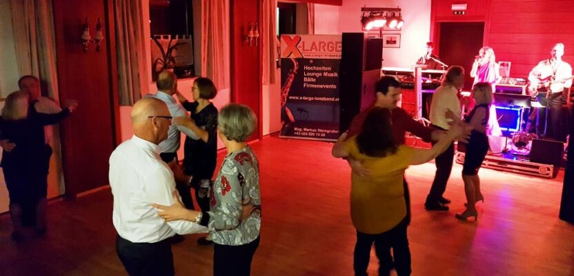 X-Large die Hochzeitsmusik und Hochzeitsband aus Oberösterreich spielt zahlreiche Bälle, Hochzeiten, Firmenevents, Galas, Silvestergala auch in OÖ, Hausruckviertel, Salzkammergut, Oberösterreich, Mühlviertel, Niederösterreich, Salzburg, Bayern, Niederbayern, Passau und Tirol