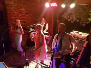 X-Large die Hochzeitsmusik und Hochzeitsband aus Oberösterreich spielt zahlreiche Bälle, Hochzeiten, Firmenevents, Galas, Silvestergala auch in OÖ, Innviertel, Hausruckviertel, Salzkammergut, Linz, Oberösterreich, Mühlviertel, Niederösterreich, Salzburg, Bayern, Passau und Tirol