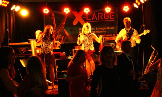 X-Large die Hochzeitsmusik und Hochzeitsband aus Oberösterreich spielt zahlreiche Bälle, Hochzeiten, Firmenevents, Galas, Silvestergala auch in OÖ, Hausruckviertel, Salzkammergut, Oberösterreich, Mühlviertel, Niederösterreich, Salzburg, Bayern, Niederbayern, Passau und Tirol