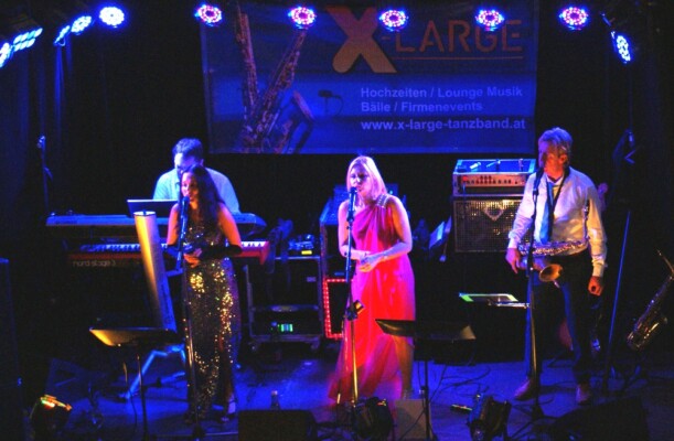 X-Large die Hochzeitsmusik und Hochzeitsband aus Oberösterreich spielt zahlreiche Bälle, Hochzeiten, Firmenevents, Galas, Silvestergala auch in OÖ, Hausruckviertel, Salzkammergut, Oberösterreich, Mühlviertel, Niederösterreich, Salzburg, Bayern, Niederbayern, Passau und Tirol