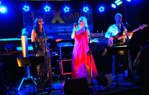 X-Large die Hochzeitsmusik und Hochzeitsband aus Oberösterreich spielt zahlreiche Bälle, Hochzeiten, Firmenevents, Galas, Silvestergala auch in OÖ, Hausruckviertel, Salzkammergut, Oberösterreich, Mühlviertel, Niederösterreich, Salzburg, Bayern, Niederbayern, Passau und Tirol