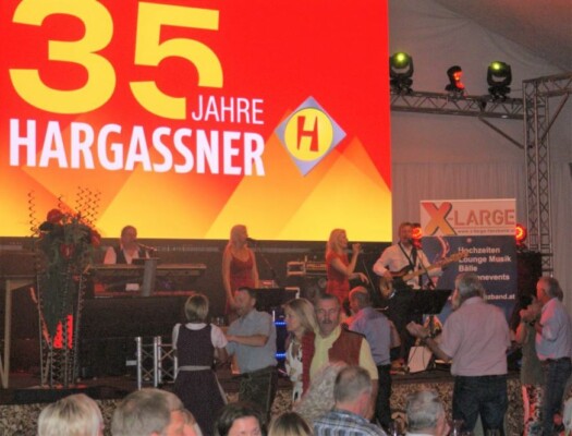 X-Large die Hochzeitsmusik und Hochzeitsband aus Oberösterreich spielt zahlreiche Bälle, Hochzeiten, Firmenevents, Galas, Silvestergala auch in OÖ, Oberösterreich, Mühlviertel, Niederösterreich, Hausruckviertel, Salzkammergut, Salzburg, Bayern, Passau und Tirol