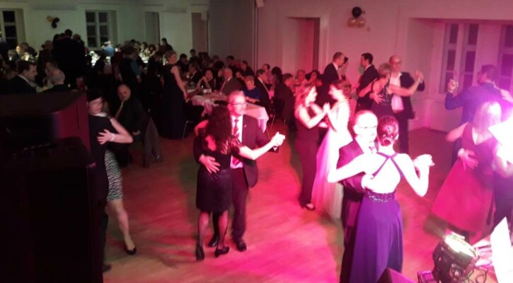 X-Large die Hochzeitsmusik und Hochzeitsband aus Oberösterreich spielt zahlreiche Bälle, Hochzeiten, Firmenevents, Galas, Silvestergala auch in OÖ, Hausruckviertel, Salzkammergut, Oberösterreich, Mühlviertel, Niederösterreich, Salzburg, Bayern, Niederbayern, Passau und Tirol