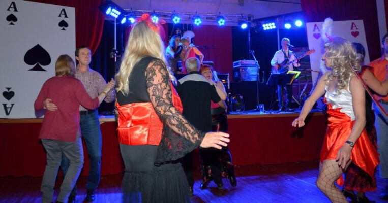 Hotel VIVEA mit der Tanzmusik X-Large aus Oberösterreich spielen auch Hochzeiten und Bälle in Salzburg, Bayern, Passau, Niederösterreich und Tirol.