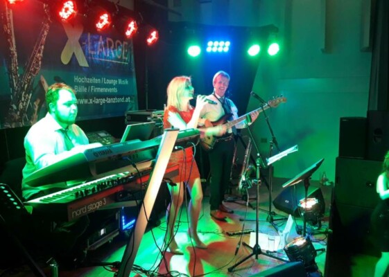 Das Trio X-Large für Hochzeiten und Bälle spielt auch in Oberösterreich, Salzburg, Bayern, Passau, Tirol und Niederösterreich zahlreiche Bälle und Hochzeiten.