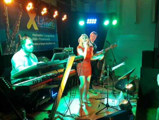 X-Large die Hochzeitsmusik und Hochzeitsband aus Oberösterreich spielt zahlreiche Bälle, Hochzeiten, Firmenevents, Galas, Silvestergala auch in OÖ, Hausruckviertel, Salzkammergut, Oberösterreich, Mühlviertel, Niederösterreich, Salzburg, Bayern, Niederbayern, Passau und Tirol