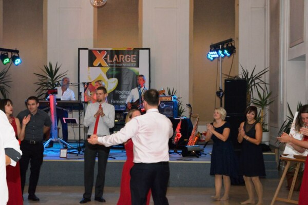 X-Large die Hochzeitsmusik und Hochzeitsband aus Oberösterreich spielt zahlreiche Bälle, Hochzeiten, Firmenevents, Galas, Silvestergala auch in OÖ, Hausruckviertel, Salzkammergut, Oberösterreich, Mühlviertel, Niederösterreich, Salzburg, Bayern, Niederbayern, Passau und Tirol