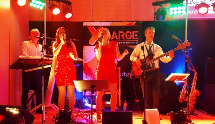 X-Large, die Tanzmusik und Hochzeitsband aus Oberösterreich die bis Salzburg, Passau und Bayern unterwegs ist.
