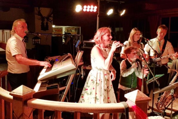 Let's have a Party heißt es mit X-Large dem Musiktrio aus Oberösterreich für Hochzeiten