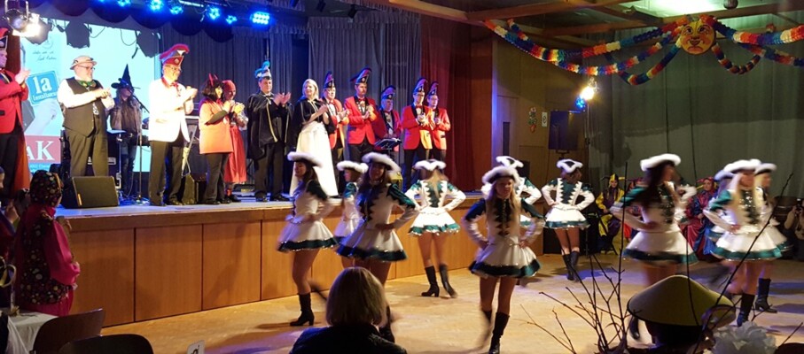 Die Hochzeitsband, Ball Band, Maturaball Band, Tanzmusik und Hochzeitsmusik X-Large spielt Hochzeiten, Bälle und Firmenevents in Oberösterreich, Bayern, Passau, Salzburg und Tirol.