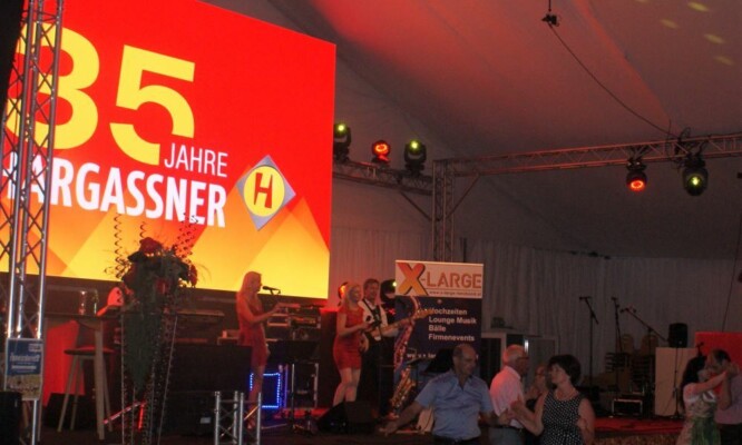 X-Large die Hochzeitsmusik und Hochzeitsband aus Oberösterreich spielt zahlreiche Bälle, Hochzeiten, Firmenevents, Galas, Silvestergala auch in OÖ, Hausruckviertel, Salzkammergut, Oberösterreich, Mühlviertel, Niederösterreich, Salzburg, Bayern, Passau und Tirol
