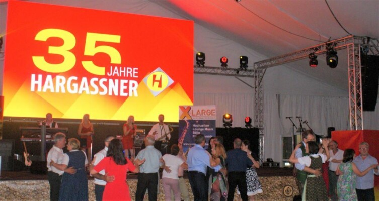 X-Large die Hochzeitsmusik und Hochzeitsband aus Oberösterreich spielt zahlreiche Bälle, Hochzeiten, Firmenevents, Galas, Silvestergala auch in OÖ, Hausruckviertel, Salzkammergut, Oberösterreich, Mühlviertel, Niederösterreich, Salzburg, Bayern, Passau und Tirol