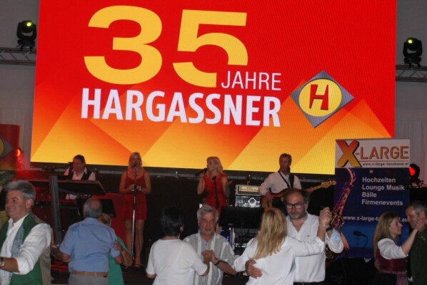 X-Large die Hochzeitsmusik und Hochzeitsband aus Oberösterreich spielt zahlreiche Bälle, Hochzeiten, Firmenevents, Galas, Silvestergala auch in OÖ, Hausruckviertel, Salzkammergut, Oberösterreich, Mühlviertel, Niederösterreich, Salzburg, Bayern, Passau und Tirol