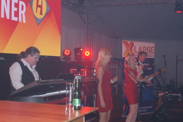 X-Large die Hochzeitsmusik und Hochzeitsband aus Oberösterreich spielt zahlreiche Bälle, Hochzeiten, Firmenevents, Galas, Silvestergala auch in OÖ, Hausruckviertel, Salzkammergut, Oberösterreich, Mühlviertel, Niederösterreich, Salzburg, Bayern, Passau und Tirol