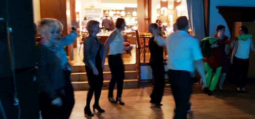 X-Large die Hochzeitsmusik und Hochzeitsband aus Oberösterreich spielt zahlreiche Bälle, Hochzeiten, Firmenevents, Galas, Silvestergala auch in OÖ, Hausruckviertel, Salzkammergut, Oberösterreich, Mühlviertel, Niederösterreich, Salzburg, Bayern, Niederbayern, Passau und Tirol