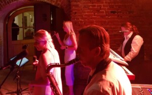 X-Large die Hochzeitsmusik und Hochzeitsband aus Oberösterreich spielt zahlreiche Bälle, Hochzeiten, Firmenevents, Galas, Silvestergala auch in OÖ, Innviertel, Hausruckviertel, Salzkammergut, Linz, Oberösterreich, Mühlviertel, Niederösterreich, Salzburg, Bayern, Passau und Tirol