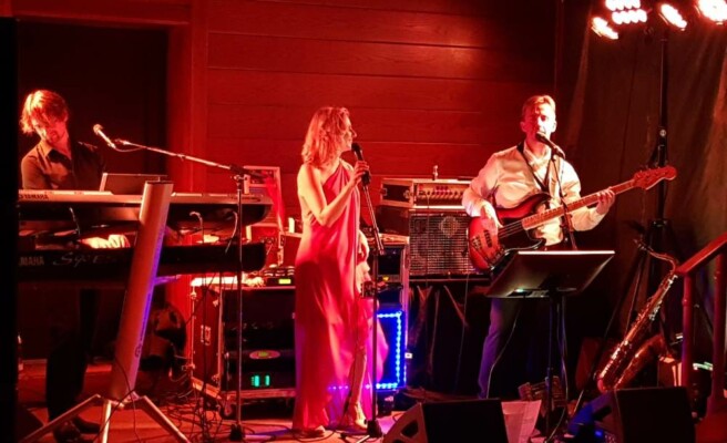 X-Large die Hochzeitsmusik und Hochzeitsband aus Oberösterreich spielt zahlreiche Bälle, Hochzeiten, Firmenevents, Galas, Silvestergala auch in OÖ, Hausruckviertel, Salzkammergut, Oberösterreich, Mühlviertel, Niederösterreich, Salzburg, Bayern, Niederbayern, Passau und Tirol