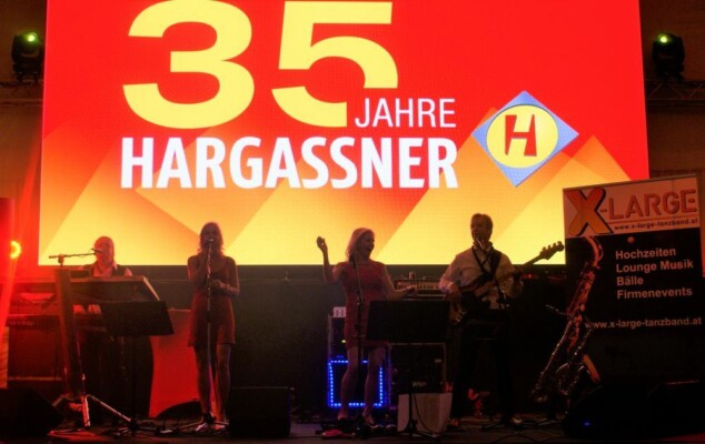 X-Large die Hochzeitsmusik und Hochzeitsband aus Oberösterreich spielt zahlreiche Bälle, Hochzeiten, Firmenevents, Galas, Silvestergala auch in OÖ, Hausruckviertel, Salzkammergut, Oberösterreich, Mühlviertel, Niederösterreich, Salzburg, Bayern, Passau und Tirol