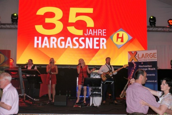 X-Large die Hochzeitsmusik und Hochzeitsband aus Oberösterreich spielt zahlreiche Bälle, Hochzeiten, Firmenevents, Galas, Silvestergala auch in OÖ, Hausruckviertel, Salzkammergut, Oberösterreich, Mühlviertel, Niederösterreich, Salzburg, Bayern, Passau und Tirol
