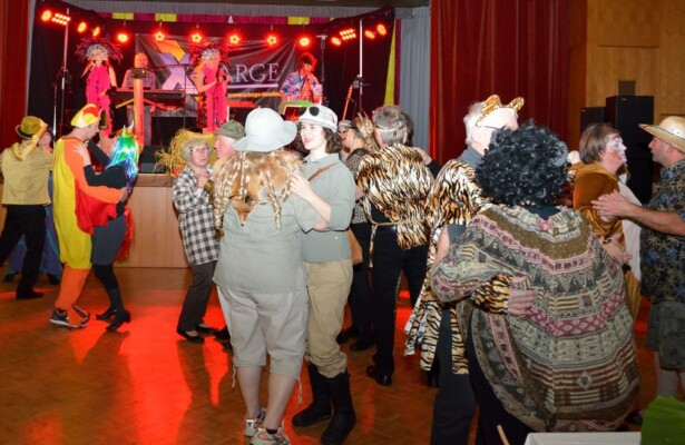 Partystimmung mit der Partyband X-Large aus OÖ beim Ball in Ebensee