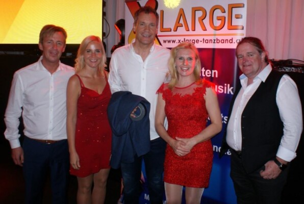 X-Large die Hochzeitsmusik und Hochzeitsband aus Oberösterreich spielt zahlreiche Bälle, Hochzeiten, Firmenevents, Galas, Silvestergala auch in OÖ, Hausruckviertel, Salzkammergut, Oberösterreich, Mühlviertel, Niederösterreich, Salzburg, Bayern, Passau und Tirol
