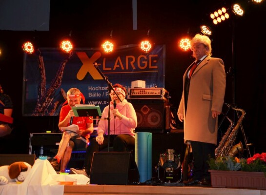X-Large die Hochzeitsmusik und Hochzeitsband aus Oberösterreich spielt zahlreiche Bälle, Hochzeiten, Firmenevents, Galas, Silvestergala auch in OÖ, Innviertel, Hausruckviertel, Salzkammergut, Linz, Leonding, Steyr, Wilhering, Rohrbach, Eferding, Grieskirchen, Attersee, Oberösterreich, Mühlviertel, Niederösterreich, Salzburg, Bayern, Passau und Tirol. Ab sofort gibt es eine Fotobox