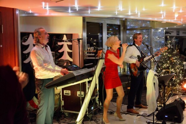 Weihnachtsfeier am Kristallschiff mit X-Large, der Hochzeitsband aus Oberösterreich