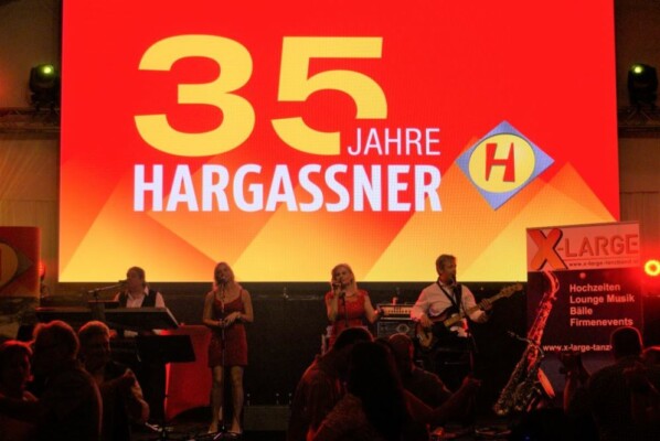X-Large die Hochzeitsmusik und Hochzeitsband aus Oberösterreich spielt zahlreiche Bälle, Hochzeiten, Firmenevents, Galas, Silvestergala auch in OÖ, Hausruckviertel, Salzkammergut, Oberösterreich, Mühlviertel, Niederösterreich, Salzburg, Bayern, Passau und Tirol