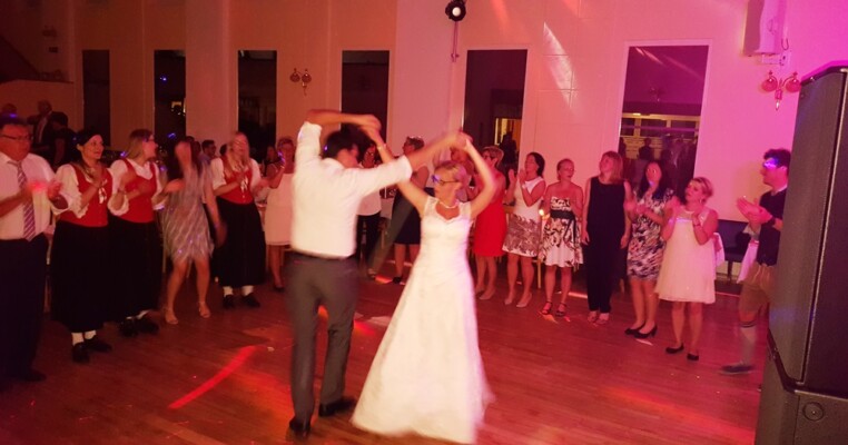 X-Large das Trio für Hochzeiten und Bälle