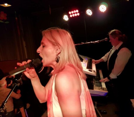 X-Large die Hochzeitsmusik und Hochzeitsband aus Oberösterreich spielt zahlreiche Bälle, Hochzeiten, Firmenevents, Galas, Silvestergala auch in OÖ, Hausruckviertel, Salzkammergut, Oberösterreich, Mühlviertel, Niederösterreich, Salzburg, Bayern, Niederbayern, Passau und Tirol