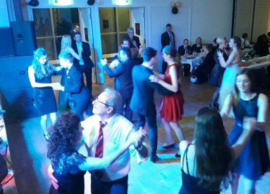 X-Large die Hochzeitsmusik und Hochzeitsband aus Oberösterreich spielt zahlreiche Bälle, Hochzeiten, Firmenevents, Galas, Silvestergala auch in OÖ, Hausruckviertel, Salzkammergut, Oberösterreich, Mühlviertel, Niederösterreich, Salzburg, Bayern, Niederbayern, Passau und Tirol