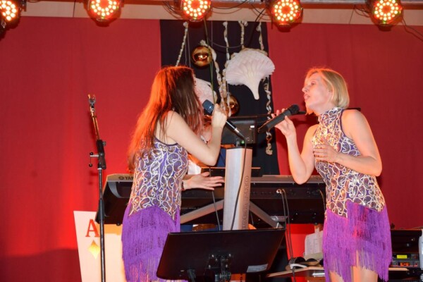 X-Large die Hochzeitsmusik und Hochzeitsband aus Oberösterreich spielt zahlreiche Bälle, Hochzeiten, Firmenevents, Galas, Silvestergala auch in OÖ, Hausruckviertel, Salzkammergut, Oberösterreich, Mühlviertel, Niederösterreich, Salzburg, Bayern, Niederbayern, Passau und Tirol