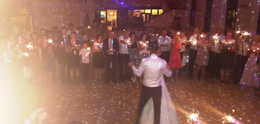 Die Hochzeitsband und Hochzeitsmusik X-Large als Trio für Hochzeiten buchbar.