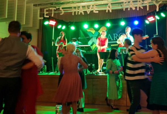 X-Large die Hochzeitsmusik und Hochzeitsband aus Oberösterreich spielt zahlreiche Bälle, Hochzeiten, Firmenevents, Galas, Silvestergala auch in OÖ, Hausruckviertel, Salzkammergut, Oberösterreich, Mühlviertel, Niederösterreich, Salzburg, Bayern, Niederbayern, Passau und Tirol