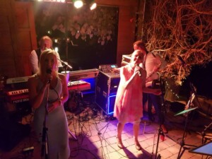 X-Large die Hochzeitsmusik und Hochzeitsband aus Oberösterreich spielt zahlreiche Bälle, Hochzeiten, Firmenevents, Galas, Silvestergala auch in OÖ, Innviertel, Hausruckviertel, Salzkammergut, Linz, Oberösterreich, Mühlviertel, Niederösterreich, Salzburg, Bayern, Passau und Tirol