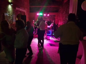 X-Large die Hochzeitsmusik und Hochzeitsband aus Oberösterreich spielt zahlreiche Bälle, Hochzeiten, Firmenevents, Galas, Silvestergala auch in OÖ, Innviertel, Linz, Oberösterreich, Mühlviertel, Hausruckviertel, Salzkammergut, Niederösterreich, Salzburg, Bayern, Passau und Tirol