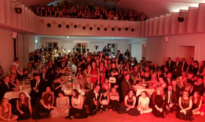 X-Large die Hochzeitsmusik und Hochzeitsband aus Oberösterreich spielt zahlreiche Bälle, Hochzeiten, Firmenevents, Galas, Silvestergala auch in OÖ, Hausruckviertel, Salzkammergut, Oberösterreich, Mühlviertel, Niederösterreich, Salzburg, Bayern, Niederbayern, Passau und Tirol